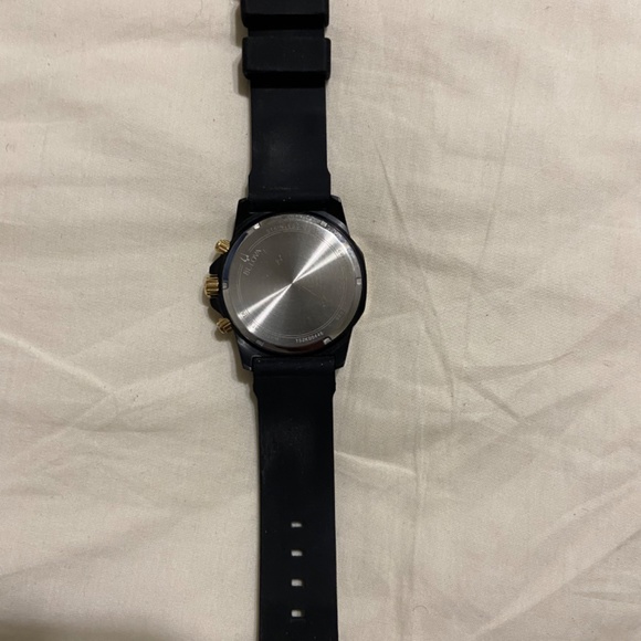 100 meter Bulova watch and 1/8 carat 10k gold earrings - Picture 2 of 5